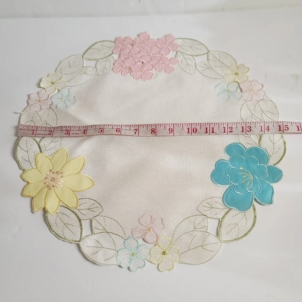 Vintage Grannycore Pastel Floral Embroidery Applique Placemat